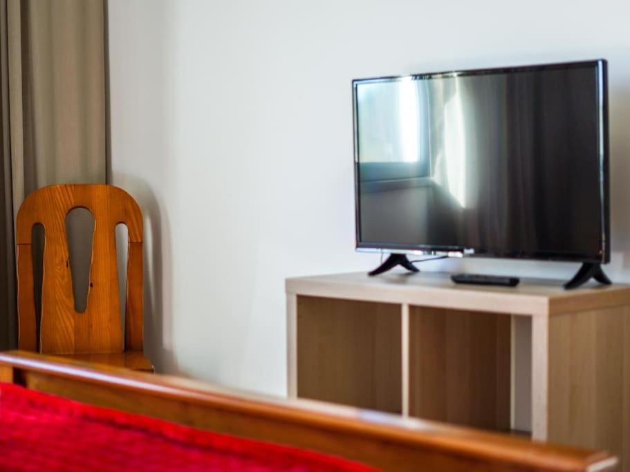 Lake Apartment - Pool And Sea View & Tennis Court & Bbq เปรา ภายนอก รูปภาพ