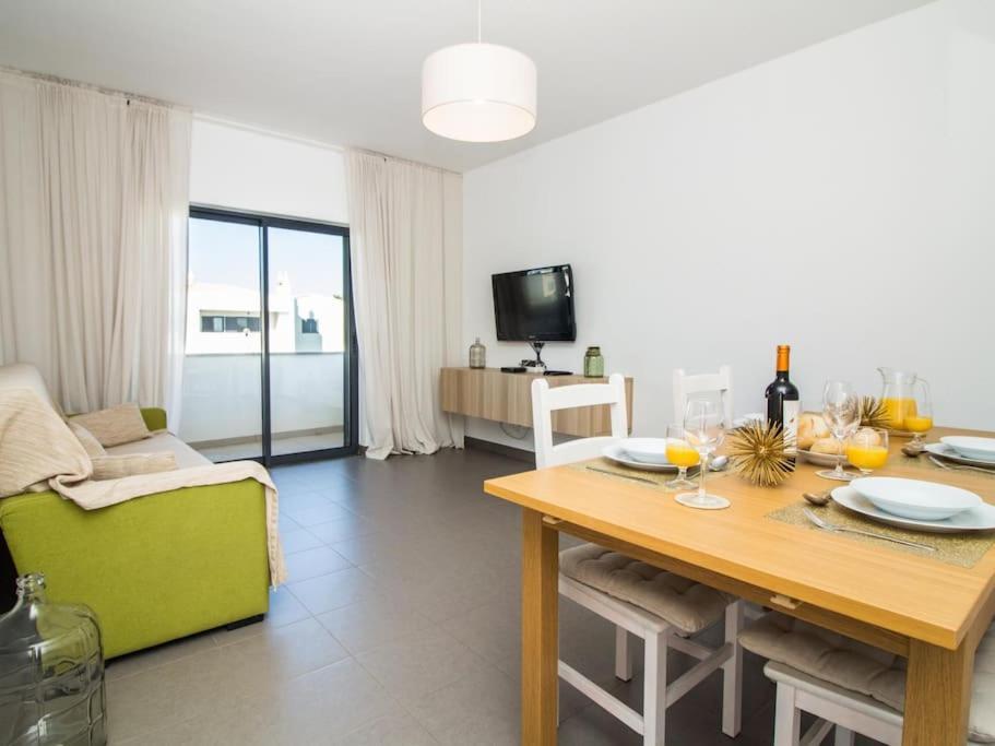Lake Apartment - Pool And Sea View & Tennis Court & Bbq เปรา ภายนอก รูปภาพ